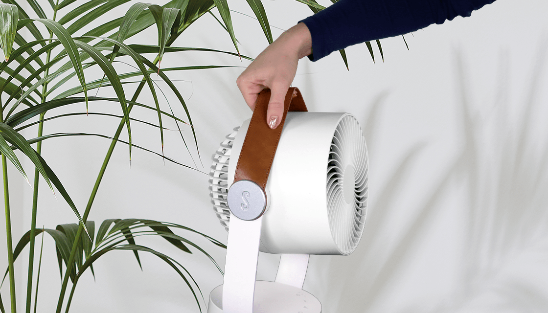 Подов вентилатор Leo 3D бял air circulator by-Stadler Form с удобна дръжка за пренасяне